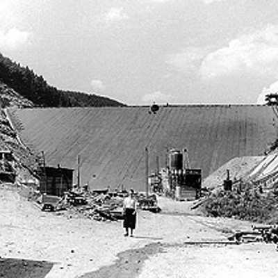 Während des Baus 1957.