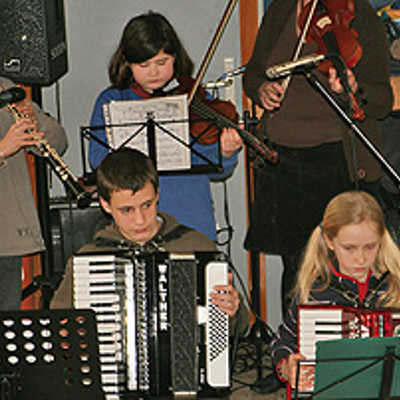 Das Klezmer-Ensemble der Musikschule präsentiert sein Können beim Tag der offenen Tür. Foto: Musikschule