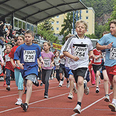 Voller Einsatz bis zur Ziellinie: Bei den Schullaufmeisterschaften legten sich die Kinder mächtig ins Zeug.