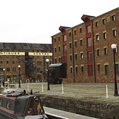 In den „Docks“ am Hafen von Gloucester werden die Speicher aufwändig wieder hergerichtet.