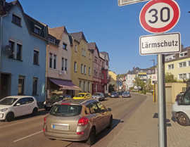 Tempo-30-Beschilderung in der Avelsbacher Straße