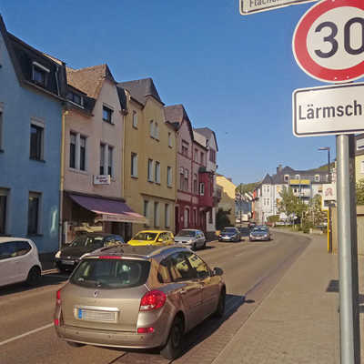 In der Avelsbacher Straße in Kürenz gilt seit Juli 2021 Tempo 30.