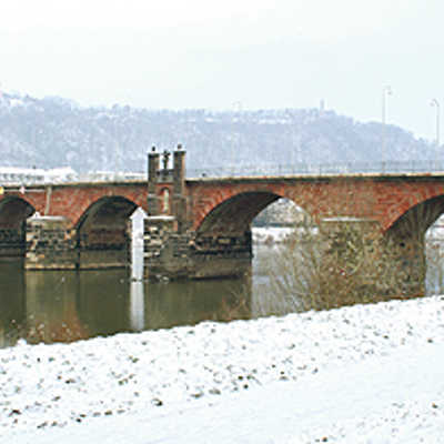 Deutschlands älteste Brücke ist zugleich auch eine der pflegeleichtesten Trierer Brücken. Bei der letzten Hauptuntersuchung hat die Römerbrücke mit der Note 2,9 ein besseres Ergebnis als viele erheblich jüngere Trierer Brückenbauwerke erreicht.