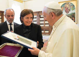 Papst Franziskus empfängt Klaus Jensen und Malu Dreyer