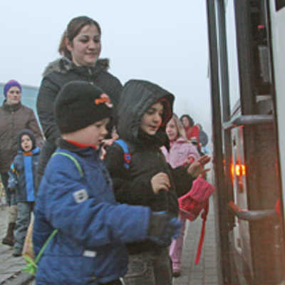 Mit einem Bus werden die Kinder morgens von der Kita Trimmelter Hof aus auf die fünf verschiedenen Ausweichquartiere verteilt.