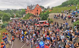 Zuschauer bei der Löschübung der Olewiger Jugendfeuerwehr