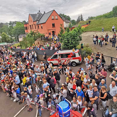 Zahlreiche Zuschauer schauten bei der Löschübung der Olewiger Jugendfeuerwehr zu.