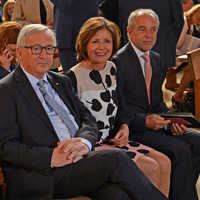Der Präsident der Europäischen Kommission und Triers Ehrenbürger, Jean-Claude Juncker und Ministerpräsidentin Malu Dreyer, samt Ehemann und Alt-OB Klaus Jensen (v. l.), beim Festakt in der Basilika.