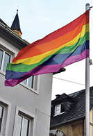 Auf dem Hauptmarkt weht zum Christopher Street Day erstmals eine Regenbogenfahne.