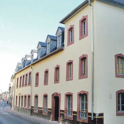 Die Bürgerhaus-Fassade an der Niederstraße.
