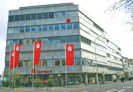 Während die Sparkasse mehrere Filialen schließt, wird der Hauptsitz in der Theodor-Heuss-Allee erneuert.