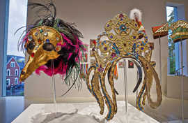Karnevalsmasken in der Sonerausstellung des Stadtmuseums