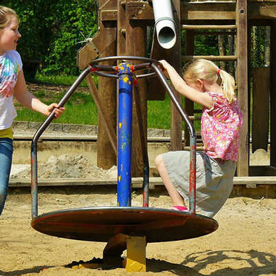 Das unbeschwerte gemeinsame Spielen ist für die Entwicklung von Kindern von großer Bedeutung. Foto: Pixabay