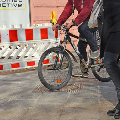 Fahrradfahren in der Fußgängerzone ist nur zwischen 19 und 11 Uhr erlaubt. Ob das eingehalten wird, kontrollieren künftig auch Mitarbeiter des Ordnungsamts – und nicht mehr nur die Polizei.