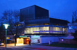 Foto: Ansicht Theater Trier bei Nacht
