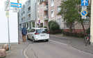 Fußgänger und Autos kommen sich in der Feldstraße oft gefährlich nah.