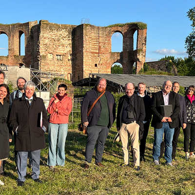Die Mitglieder des Denkmalpflegebeirats beim Ortstermin in den Kaiserthermen