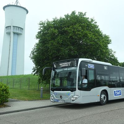 Frontalansicht Stadtbus Linie 2