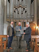 Der QR-Code auf der Tafel leitet Gäste zu einer Hörprobe der Orgel in St. Matthias. Die Orgel-Datenbank soll weiter wachsen.