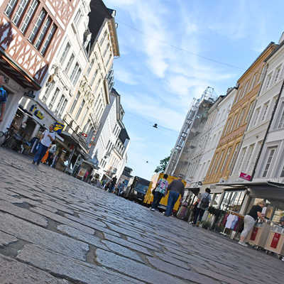 Einkaufsmeile: Viele Menschen gehen laut Umfrage weiterhin gerne in der Trierer Fußgängerzone shoppen.
