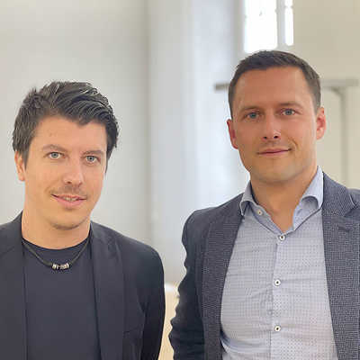 Zu den Aufgaben von David Natus (rechts) und Lukas Löwen gehört unter anderem die Begleitung des Oberbürgermeisters bei Terminen.