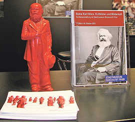 n der Kulturlounge auf der ITB warb das Stadtmuseum mit einem Gipsentwurf der Figur von Ottmar Hörl für seine Karl-Marx-Ausstellung im kommenden Jahr. Foto: Stadtmuseum