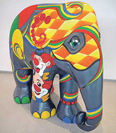 Die City-Initiative ist ein Veranstalter der Elephant Parade. Die Künstlerin Sina Wenner steuert ihren „CarnePhanti“ als Kunstobjekt für den öffentlichen Raum in Trier bei.Foto: Elephant Expo
