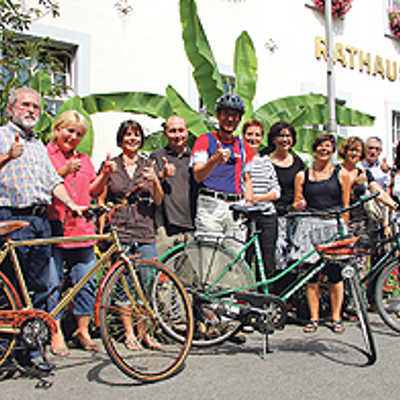 Das Team Umweltberatung um Johannes Hill (mit Helm) wirbt für die Aktion Stadtradeln. Bislang haben sich in Trier 27 Mannschaften mit über 275 registrierten Teilnehmern gebildet.