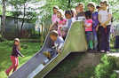 Großen Andrang gibt es bei der neuen Hangrutsche im Eurener Kindergarten. Die Kleinen freuen sich außerdem über mehr Platz auf der erweiterten Außenanlage. Foto: privat