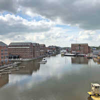Der Hafen unweit des Rathauses verbindet den Gloucester- und Sharpness-Schiffskanal mit dem Fluß Severn.
