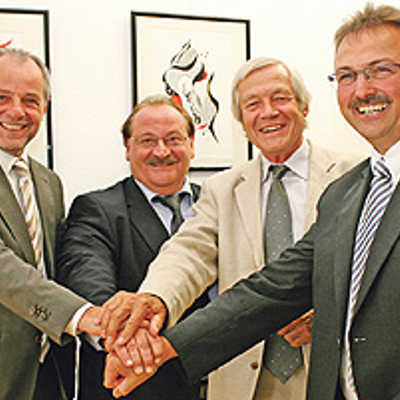 OB Klaus Jensen mit dem neuen Studienleiter Professor Rolf Weiber, dessen Amtsvorgänger Professor Eckhard Knappe und VWA-Geschäftsführer Thomas Kiewel (v. l.).