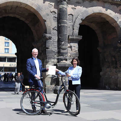 OB Wolfram Leibe freut sich über die weitere Unterstützung von Verkehrsministerin Daniela Schmitt für den Ausbau der Radverkehrsinfrastruktur.