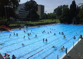 Das Freibad Trier-Nord ist unmittelbar am Moselradweg zwischen Verteilerkreis und Zurlauben gelegen. Das Freibad Trier-Nord ist unmittelbar am Moselradweg zwischen Verteilerkreis und Zurlauben gelegen.