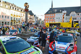 Autogrammstunde bei der Rallye Deutschland auf dem Hauptmarkt