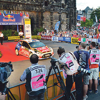 Wenn sich die Weltelite des Rallyesports beim Showstart an der Trierer Porta Nigra ein Stelldichein gibt, ist das internationale Medieninteresse groß.