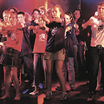 Voller Einsatz auf der Bühne: die Gymnasiasten vom AVG bei der ersten Jugendtheater-Produktion im vergangenen Sommer. Foto: JuMuTh