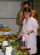 Natürlich gesund: Salatvariationen sind beim „Saunabüffet“ im Stadtbad beliebt. Foto:?SWT