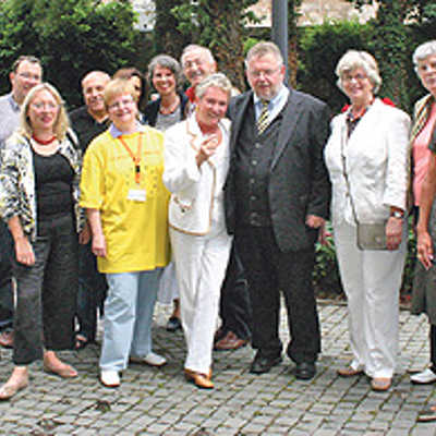 Kulturdezernent Ulrich Holkenbrink (4. v. r.) empfängt Vertreter der Freundschaftsgesellschaften aus Weimar, Ascoli Piceno und deren Trierer Partner.