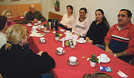 Im Bürgerhaus Trier-Nord trifft sich die Gruppe von Kursleiterin Swetlana Rafalkes (4.v.r.) zum Erfahrungsaustausch.