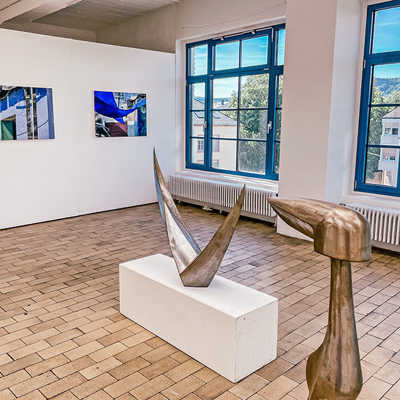 In der Artothek im zweiten Stock des Tufa-Gebäudes in der Wechselstraße können neben Gemälden oder Fotoarbeiten auch kleinere Skulpturen ausgeliehen werden. Foto: Tuchfabrik