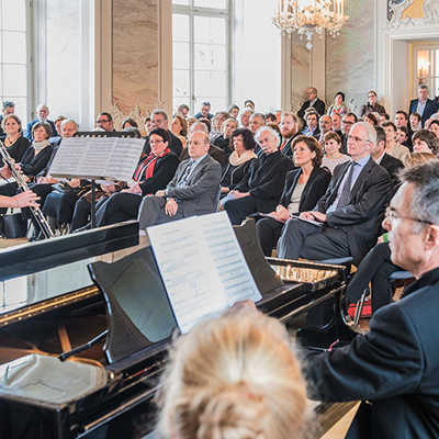 Bei ihren Auftritten freuen sich die Musikschuldozenten, darunter Pianist Joachim Mayer-Ullmann und Oboistin Rosalinda Ciarelli, über volle Zuschauerreihen. Foto: Lorig