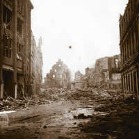 Viele Straßenzüge der Innenstadt boten nach den Angriffen vom Dezember 1944 ein Bild der Verwüstung. Foto: Stadtarchiv