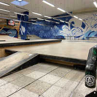 Rampen in der Skatehalle.