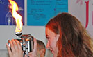 Antonia Medwed und ihre Mitschüler an der IGS haben beim Illuminale-Workshop viele Ideen für den künstlerischen Umgang mit Feuer umgesetzt. 