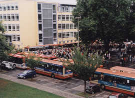 Start der Rollenden Bürgerversammlung 1999 auf dem Augustinerhof