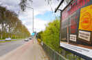 Die Moseluferstraße im Trierer Süden gehört zu den am stärksten frequentierten Verkehrsachsen der Stadt. Daher sind dort Werbeflächen stark nachgefragt. Foto: PA