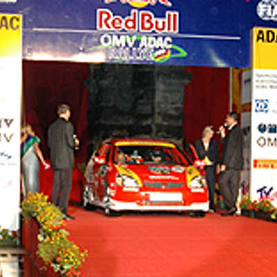 Fans aus ganz Europa pilgern jedes Jahr zum Showstart der OMV-ADAC-Rallye an der Pota Nigra.