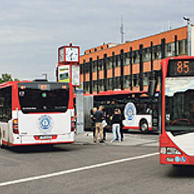 Der Bussteig am Hauptbahnhof ist Umsteigeplatz für sämtliche Sternbuslinien, die künftig von Donnerstag bis Samstag bis 3 Uhr früh verkehren.