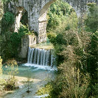 Die Römerbrücke Ponte di Cecco. Foto: Rudolf Hahn