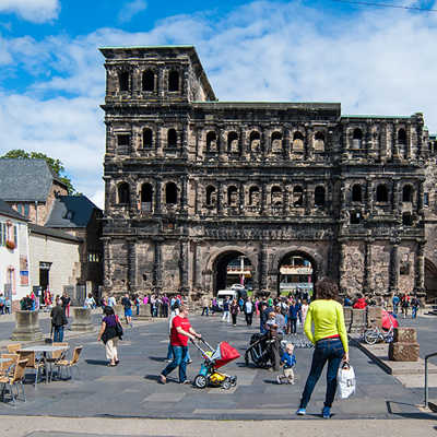 Nach wie vor ist die römische Porta Nigra, das mit Abstand bekannteste Trierer Baudenkmal, ein zentraler Anlaufpunkt gerade für Touristen, die erstmals zu Gast in der Stadt sind. Archivfoto: ttm/Christian Millen